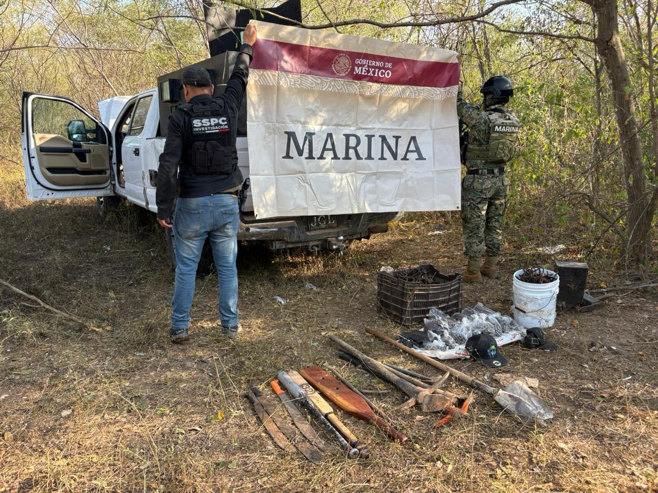 $!Aseguran 5 vehículos con cartuchos, ponchallantas y presunto fentanilo en El Verde, Sinaloa