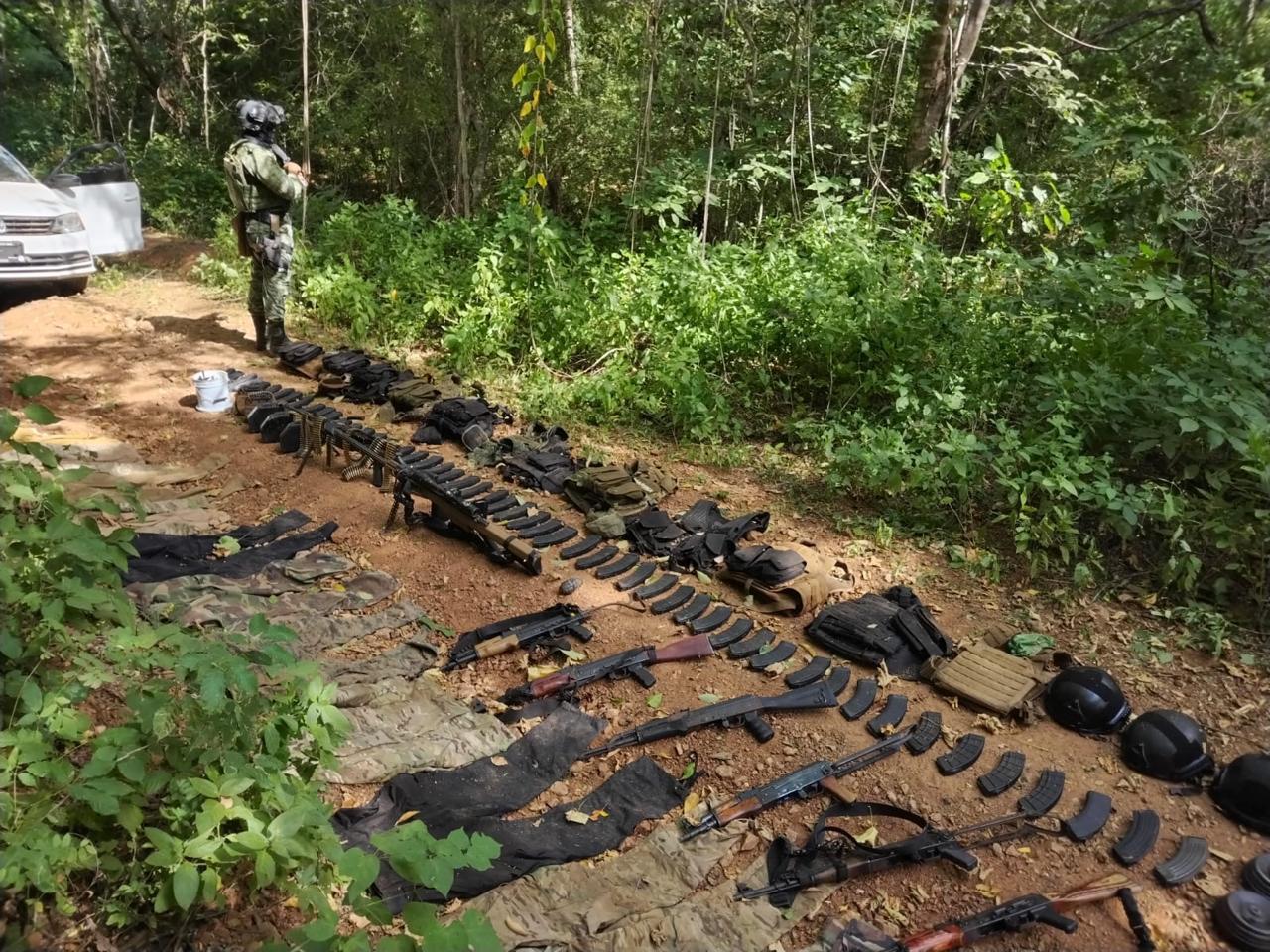 $!Asegura Ejército Mexicano armamento y vehículos en Culiacán