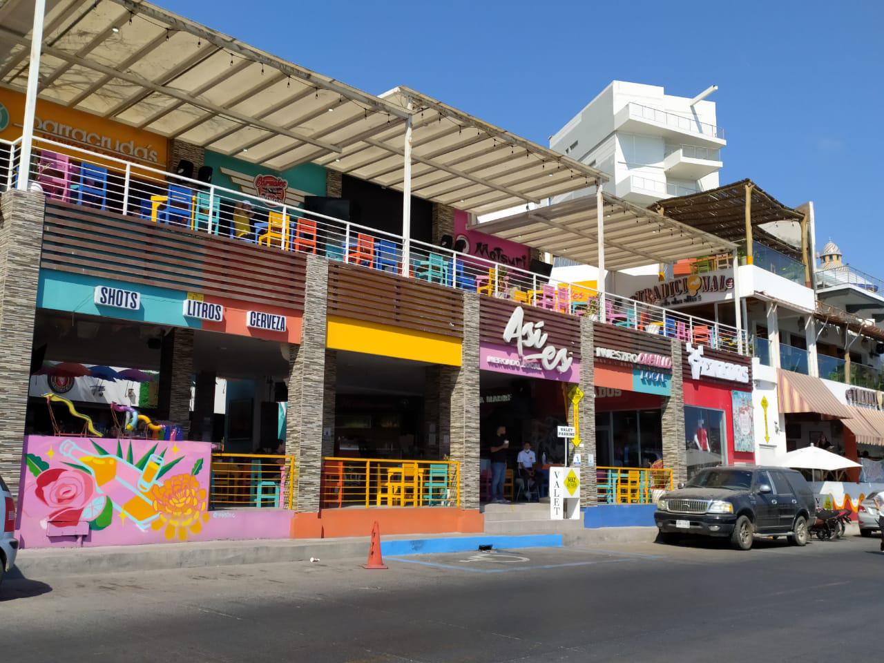 $!Más de 12 mil personas disfrutan en fin de semana de las playas de Mazatlán