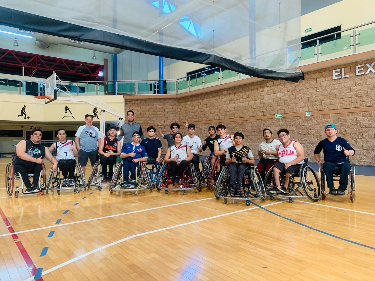 $!Entrena la Selección de Mazatlán de basquetbol sobre silla de ruedas en el CAR