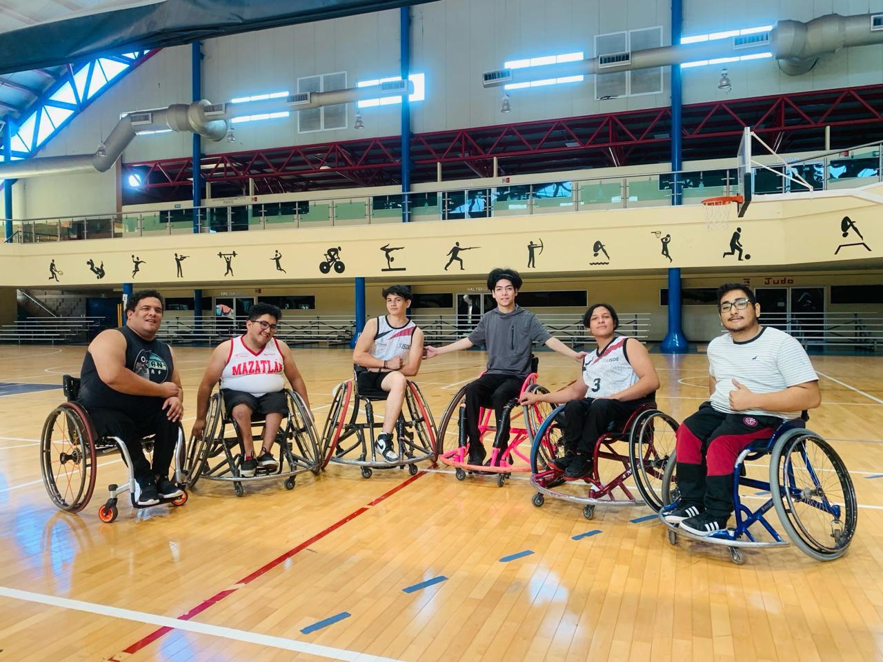 $!Entrena la Selección de Mazatlán de basquetbol sobre silla de ruedas en el CAR