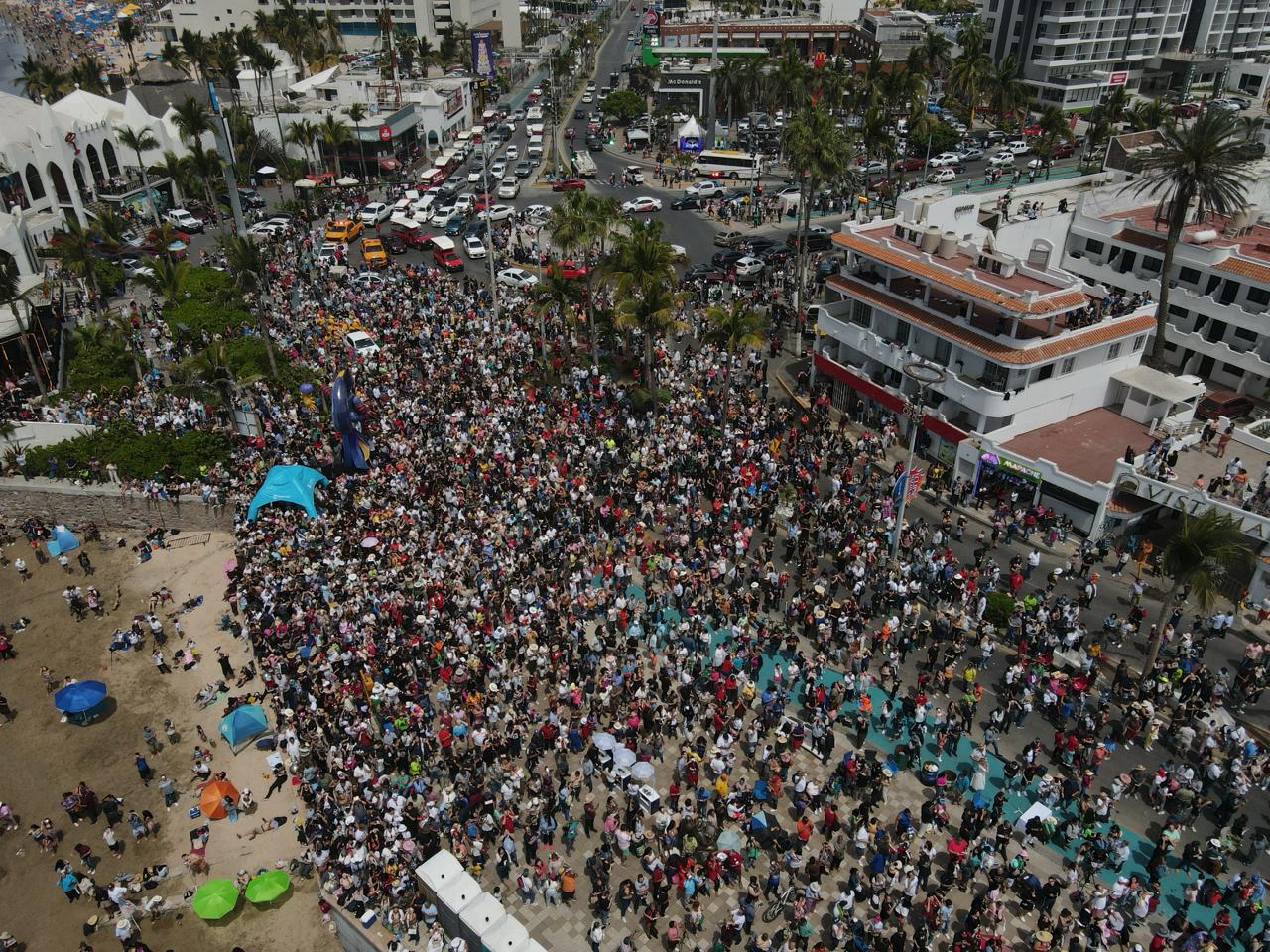 $!Cautiva y emociona el Eclipse Total de Sol a miles en Mazatlán