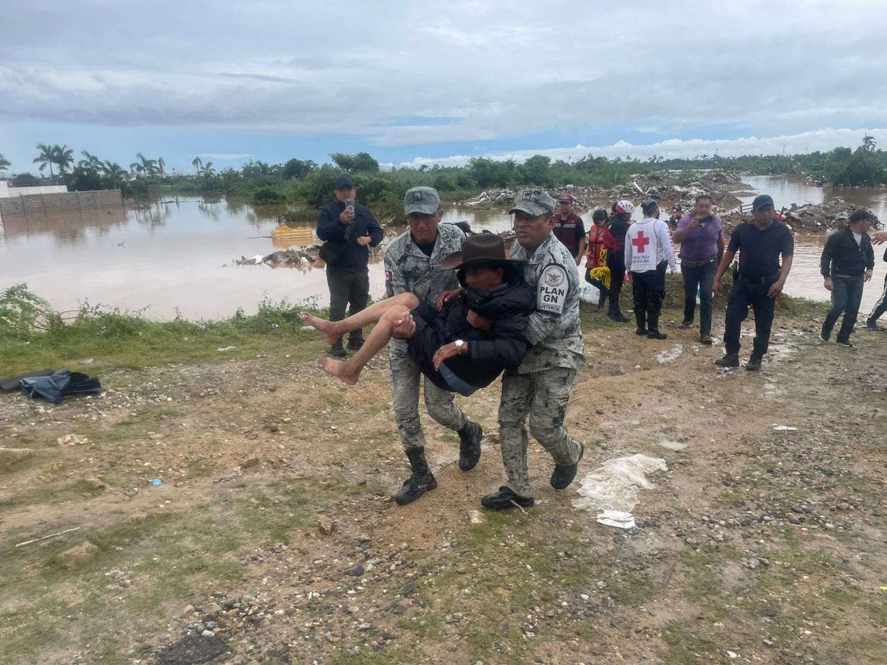 $!Mantiene Guardia Nacional operativo de rescate en zonas afectadas por ‘John’, en Acapulco