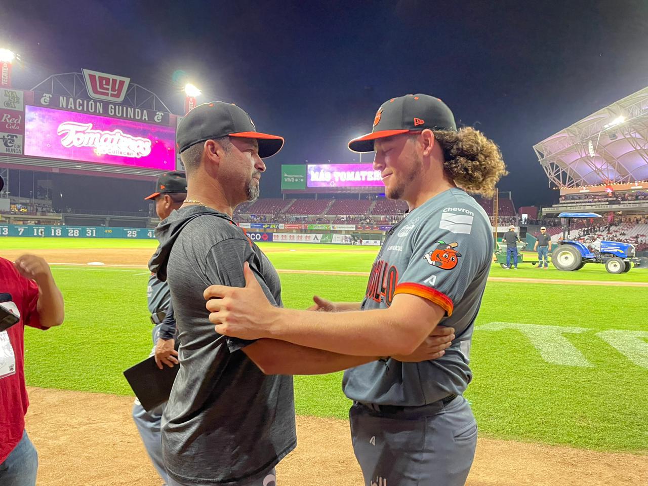 $!Naranjeros de Hermosillo barre en Culiacán a Tomateros