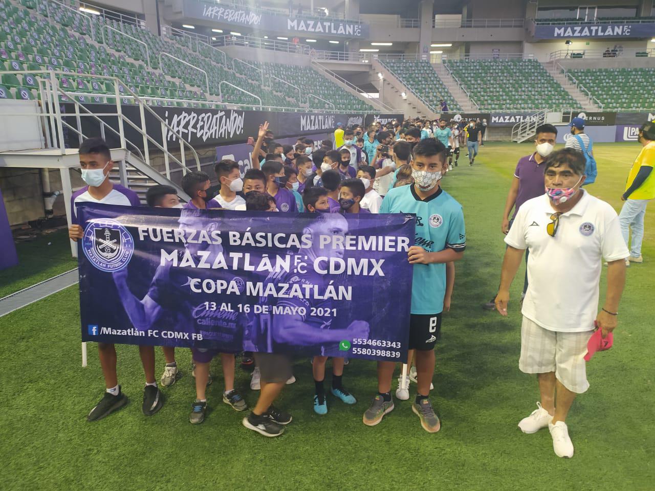 $!El Kraken se pone de gala al inaugurarse la Copa Mazatlán de Futbol 11