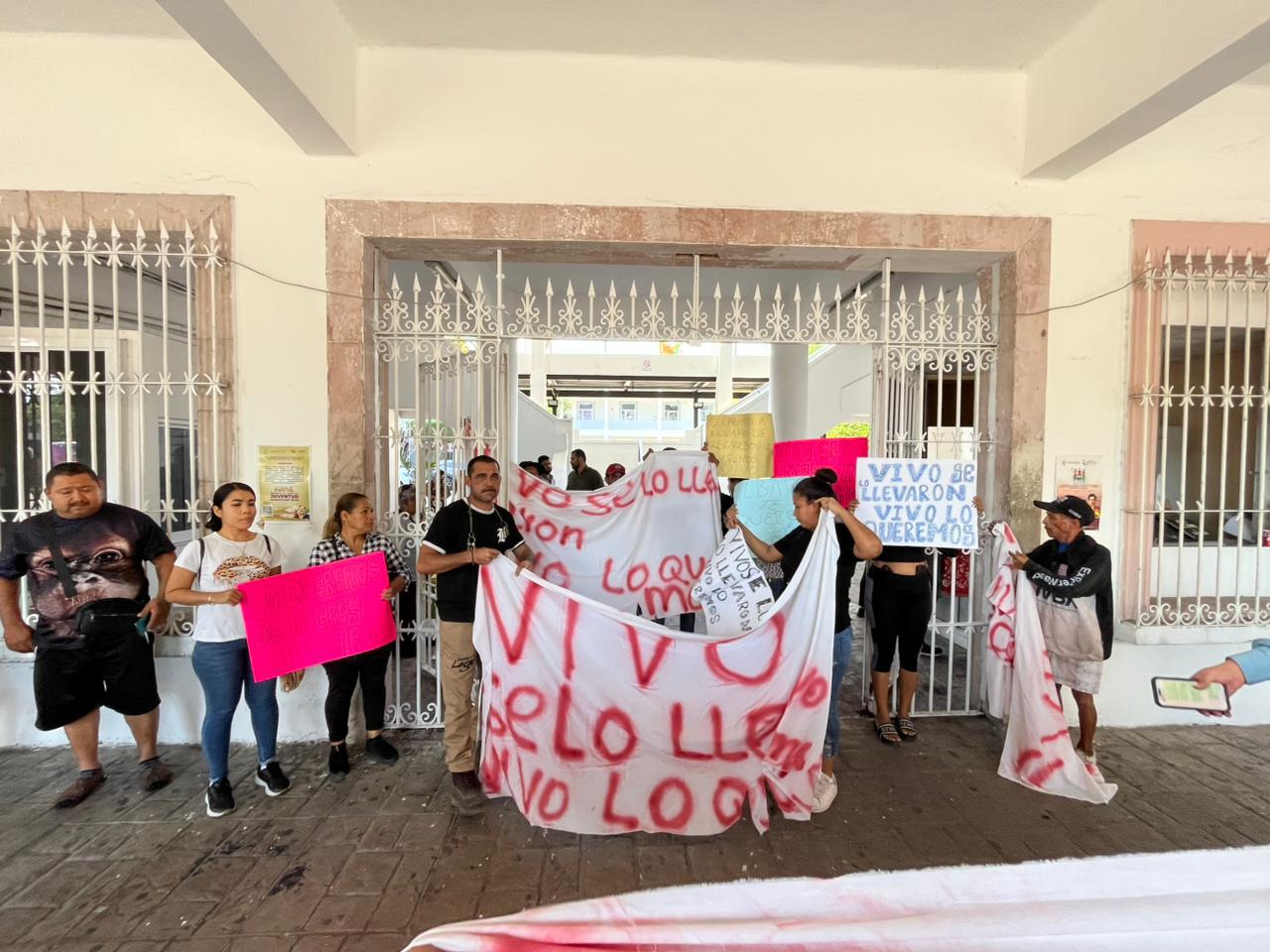 $!‘¡Vivo se lo llevaron y vivo lo queremos!’: Manifestantes exigen regreso de Álvaro Rivera Vázquez