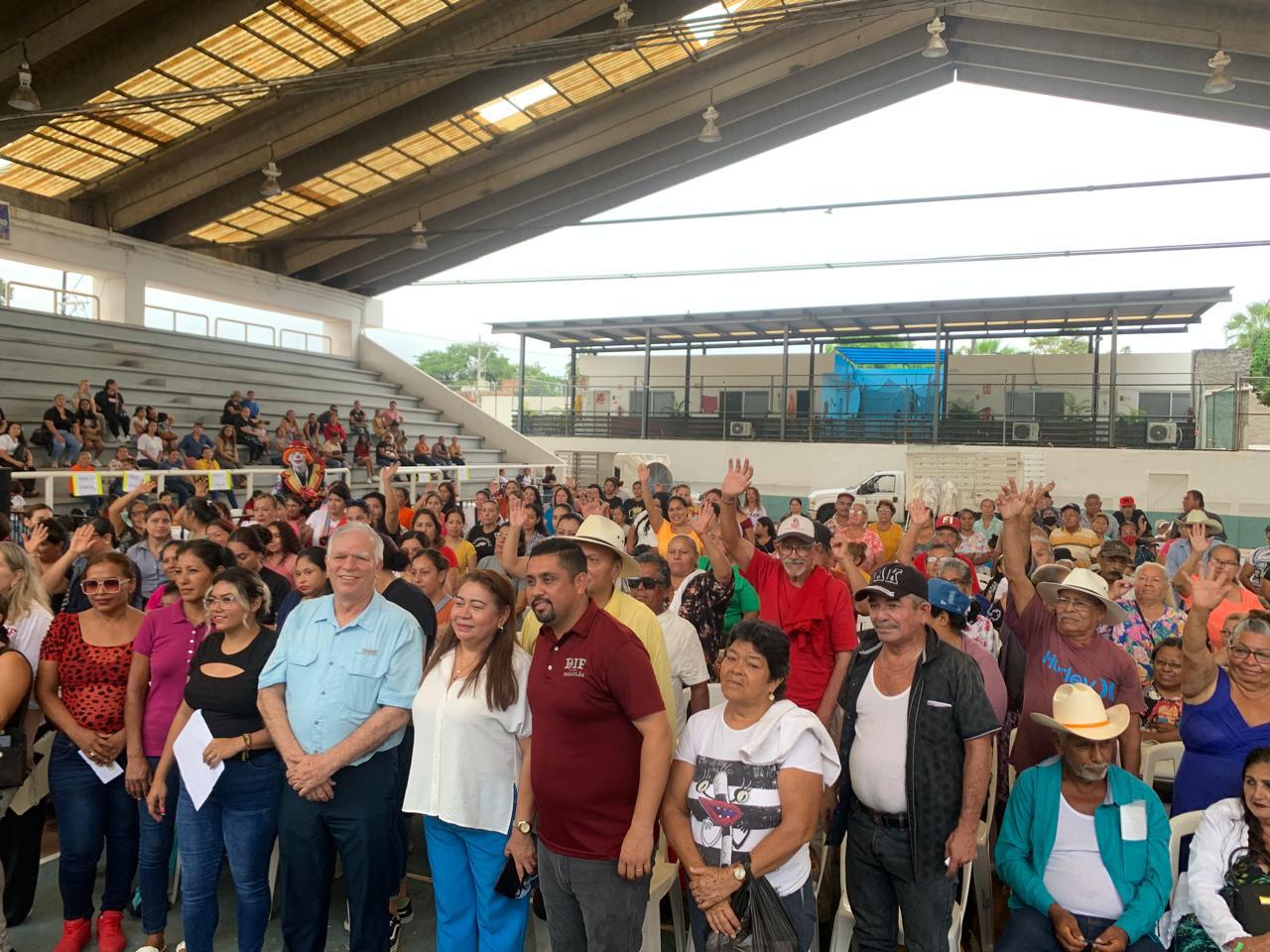 $!Madres solteras y adultos mayores reciben apoyo económico de Mazatlán