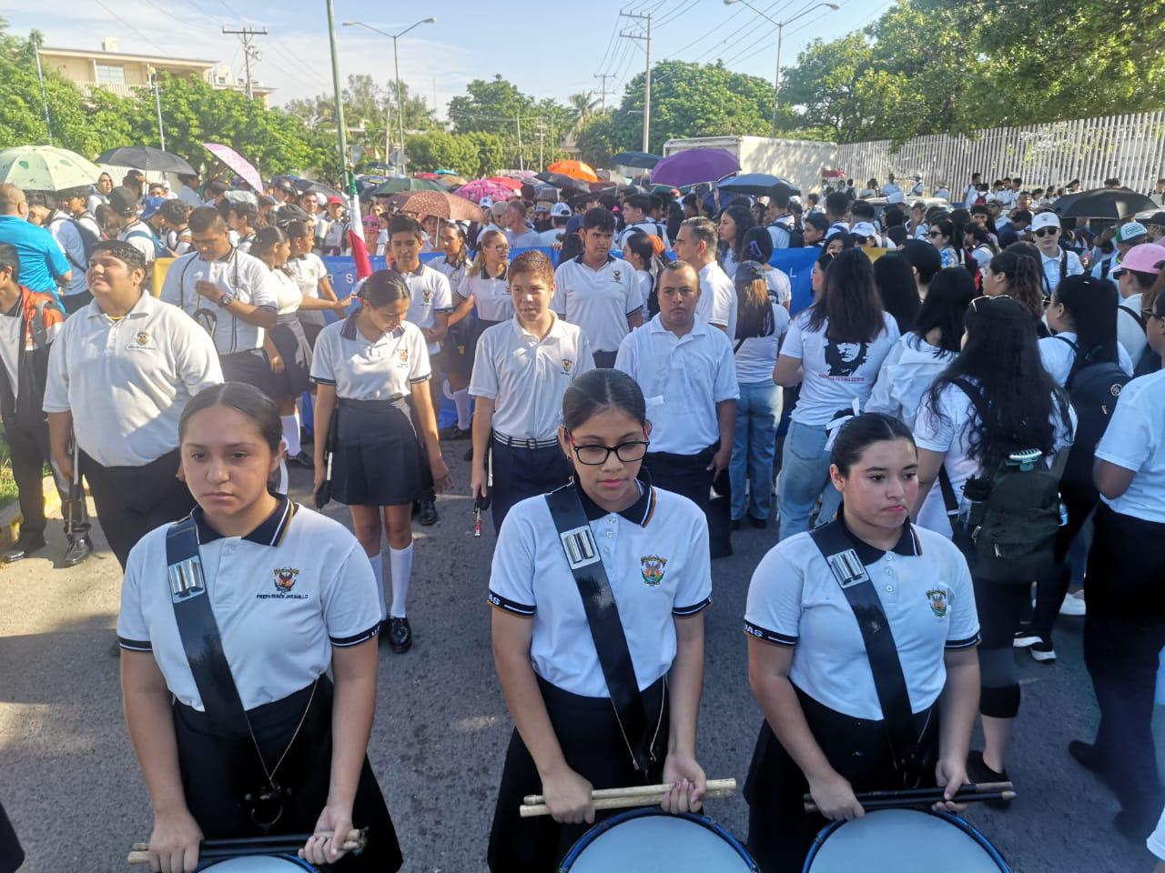 $!Marchan estudiantes de la UAS en Mazatlán tras separación del Rector