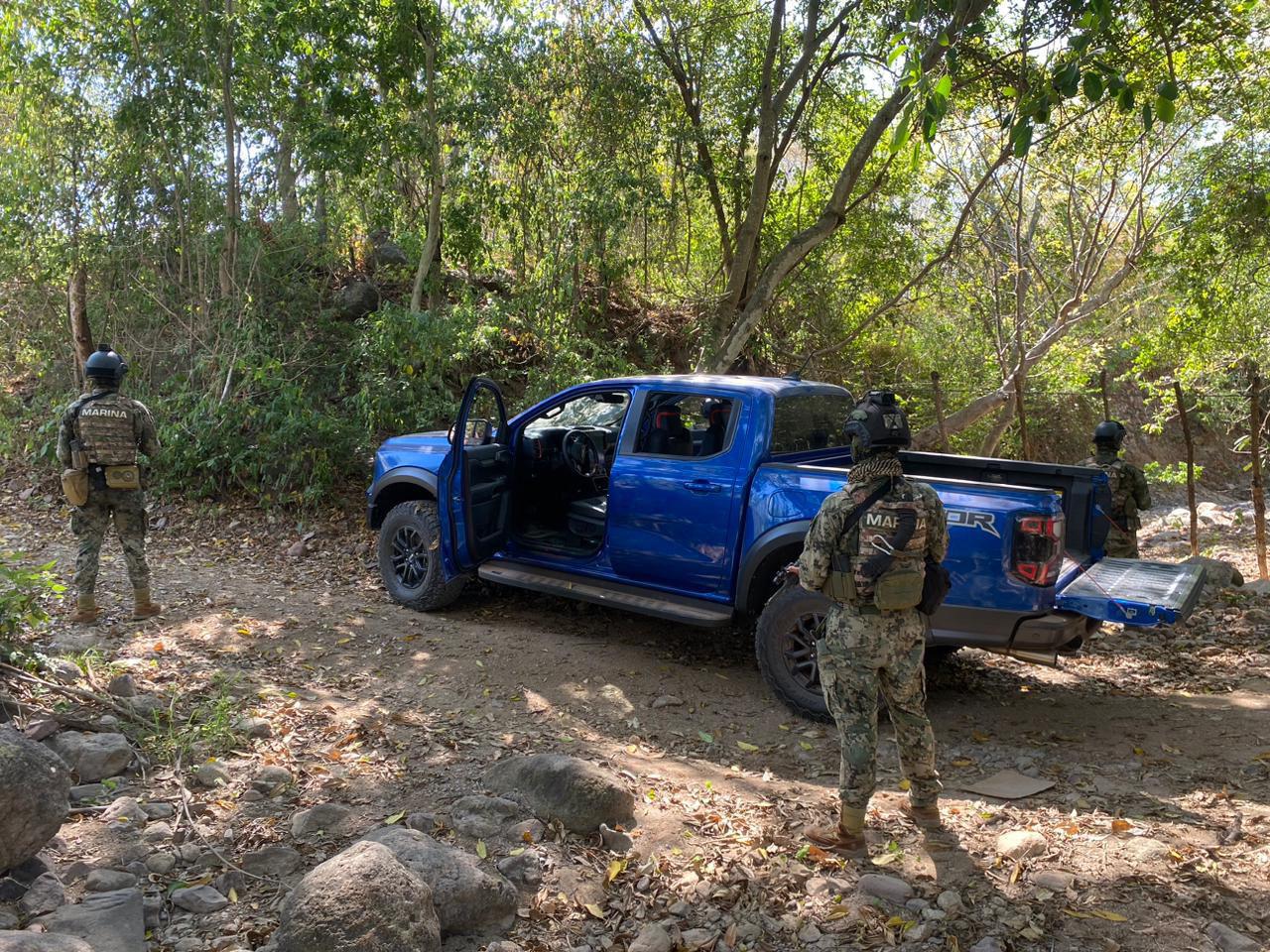 $!La Secretaría de Marina asegura camionetas y armas en Elota