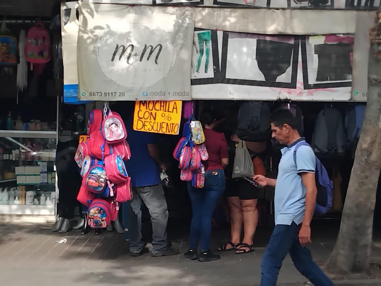 $!Reportan locatarios del Centro de Culiacán punto más alto en ventas a dos días del retorno a clases