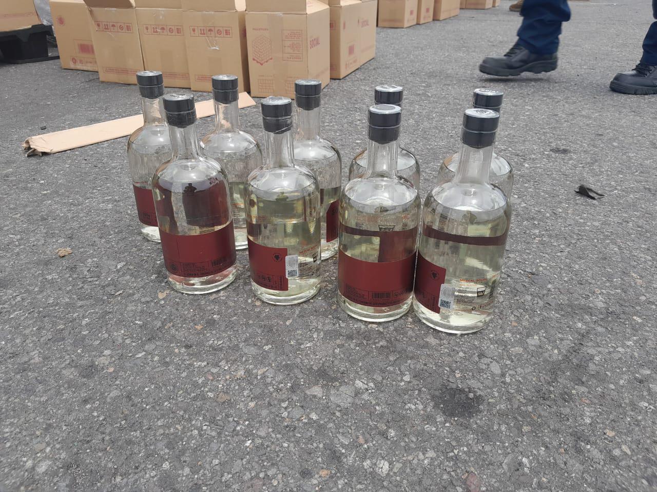 $!Asegura Marina 5,400 kilos de metanfetamina en botellas de mezcal artesanal