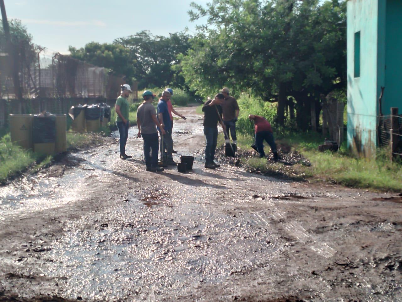 $!Derrama planta procesadora de mango en Escuinapa combustóleo y contamina Arroyo Juana Gómez