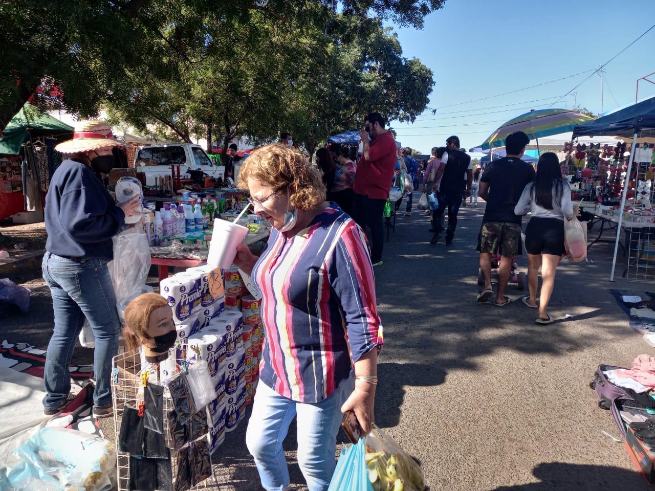 $!El tianguis Los Huizaches funciona en Culiacán sin medidas sanitarias ni supervisión de autoridades