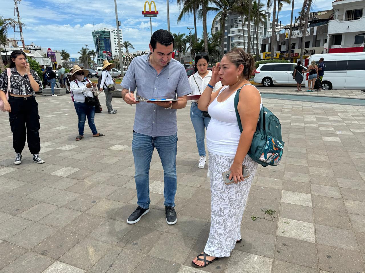 $!Inician encuestas a turistas en Mazatlán; buscan conocer la percepción que tienen del puerto