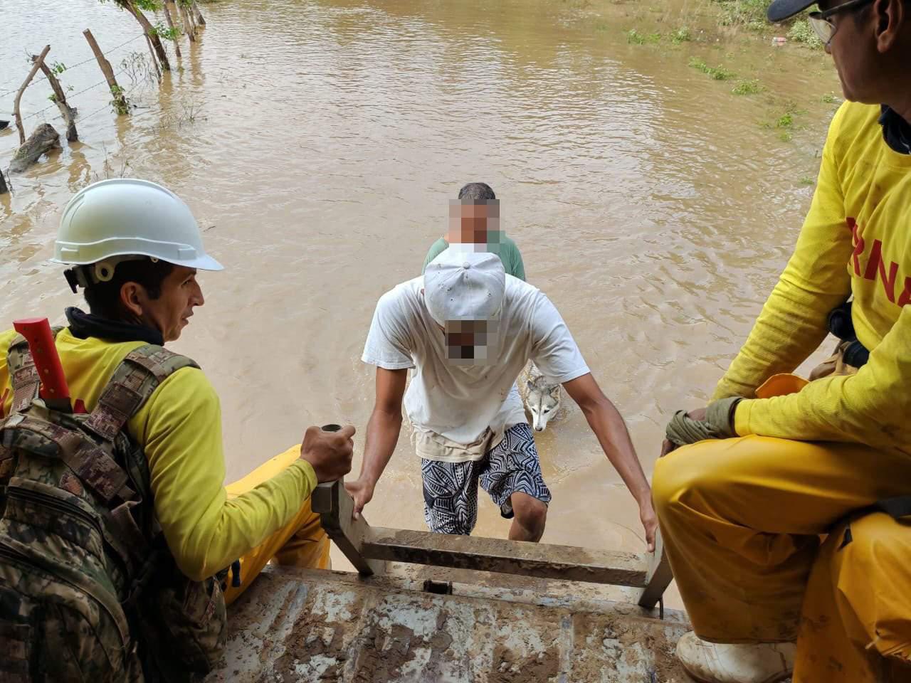 $!Marina suma 32 toneladas de insumos para llevar comida caliente a la población de Acapulco