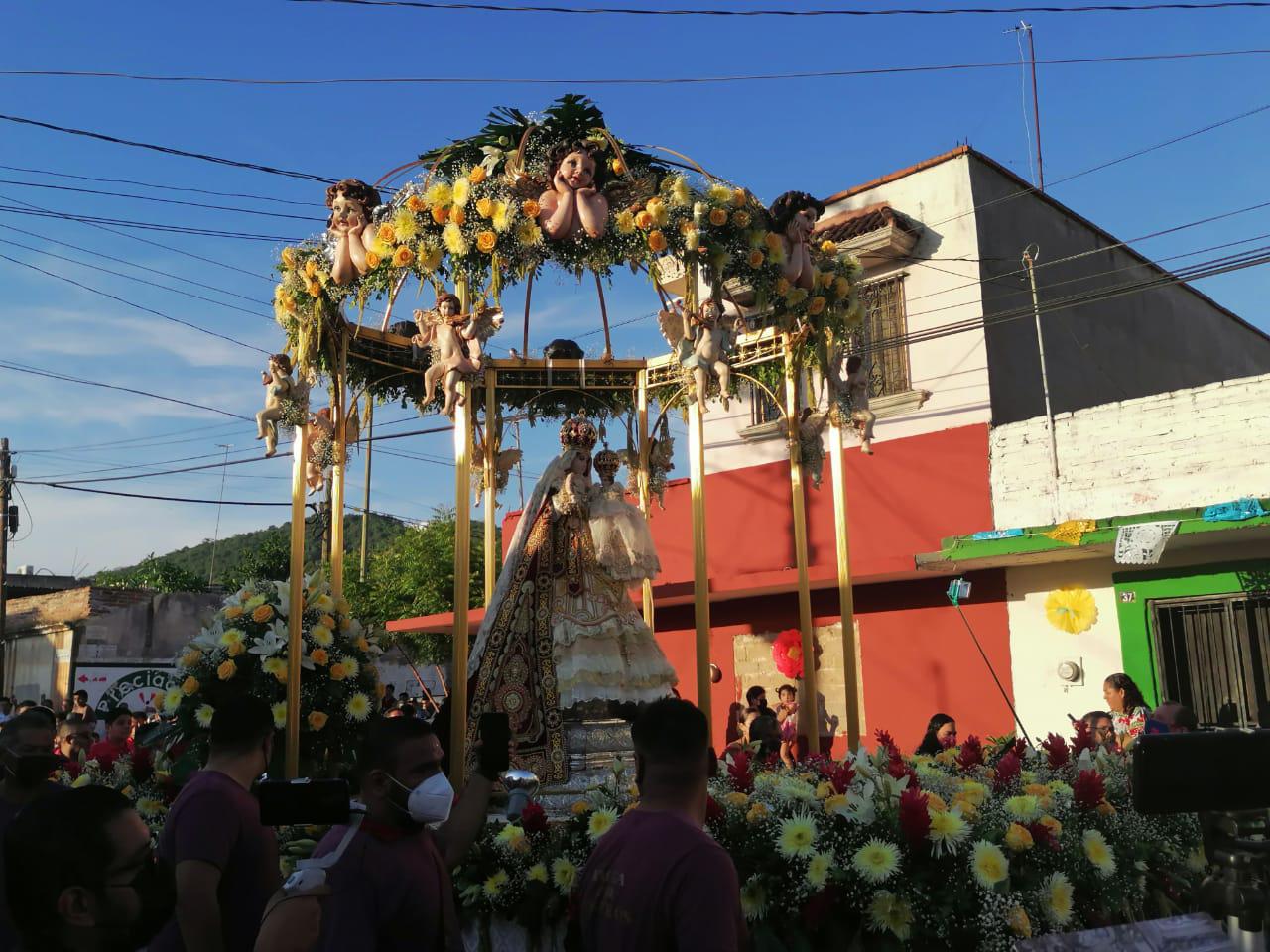 $!Nuestra Señora del Rosario recorre las calles de su pueblo