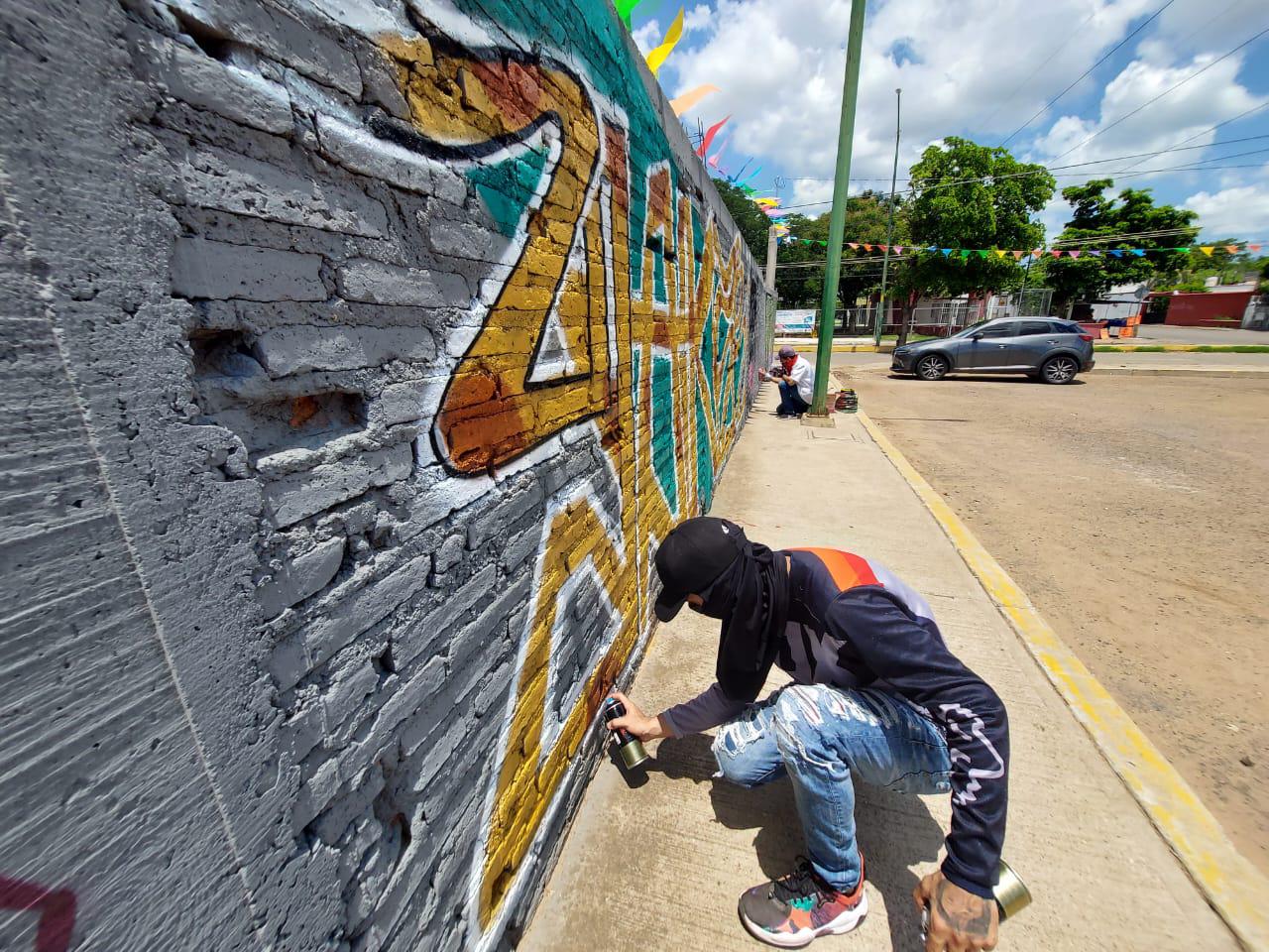 $!‘Tunean’ con graffiti barda del Parque Canino, en el Infonavit Humaya, en Culiacán