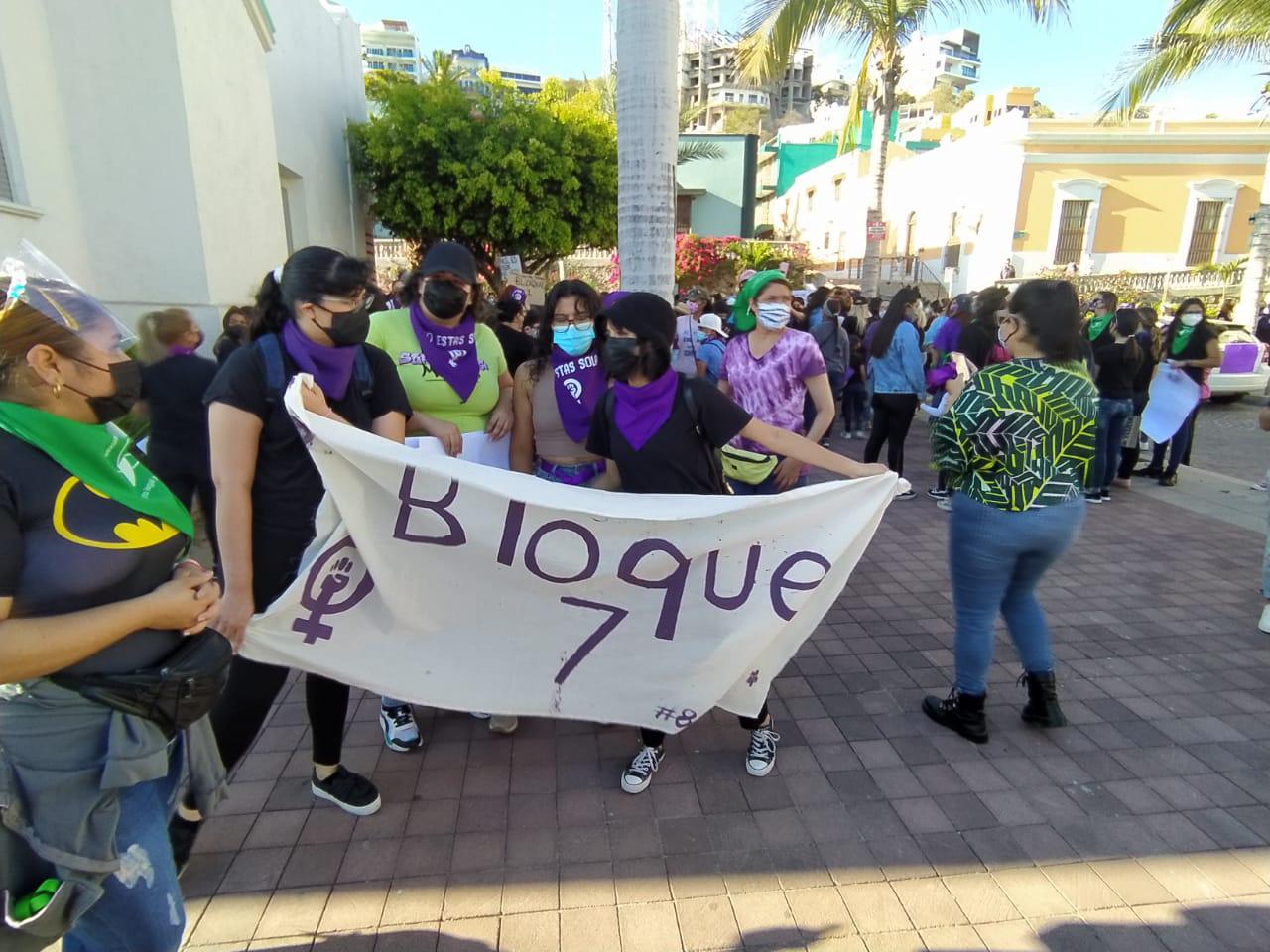 $!Inicia marcha por el Día Internacional de la Mujer en Mazatlán