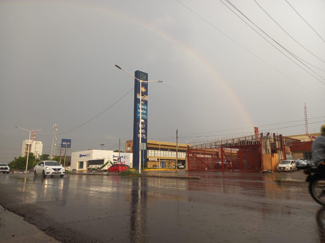 $!Fuerte lluvia irrumpe tarde en Culiacán