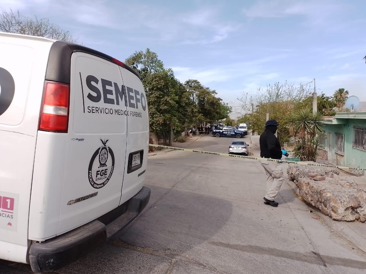 $!Hallan a dos jóvenes amordazados y asesinados en vehículo, en Culiacán