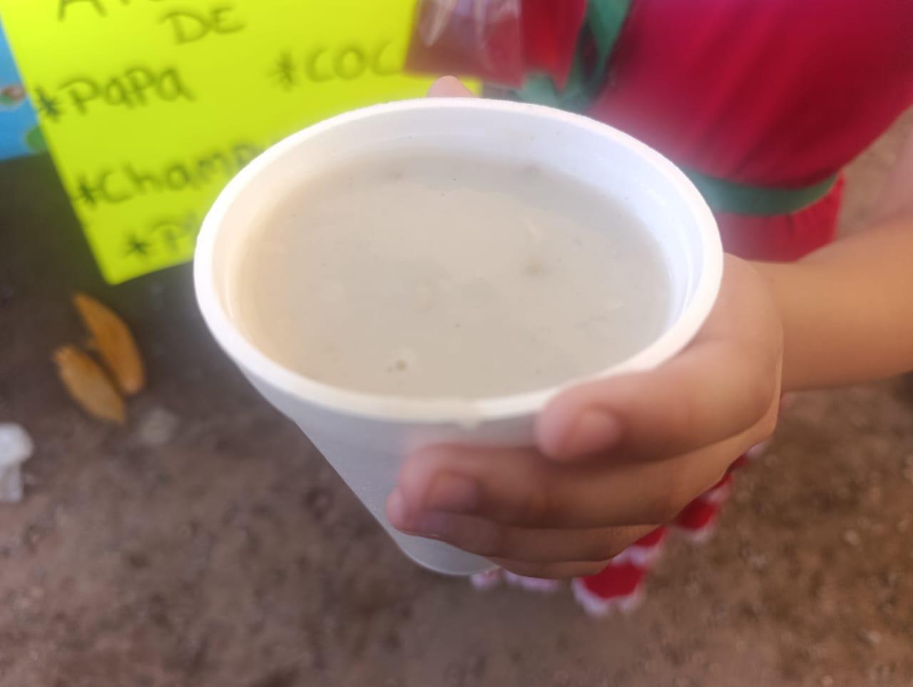 $!Yolanda ofrece ¡atole de papa!