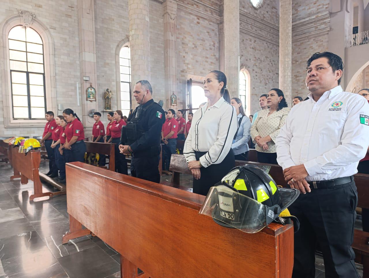 $!Destacan en misa la vocación de servicio de los Bomberos de Escuinapa