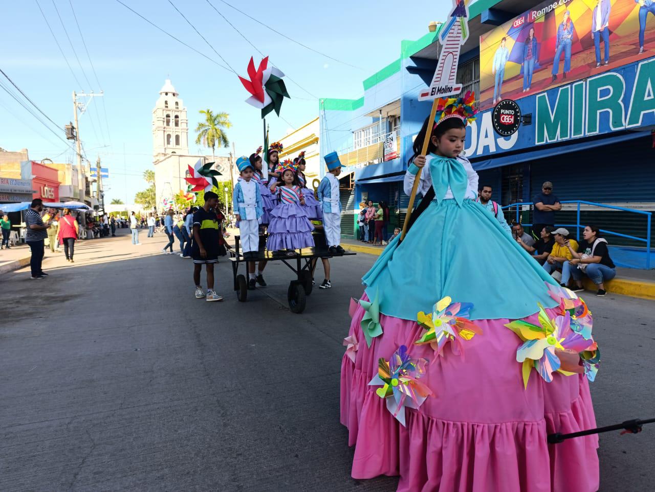 $!Planteles de preescolar de Escuinapa conmemoran con desfile la Revolución Mexicana