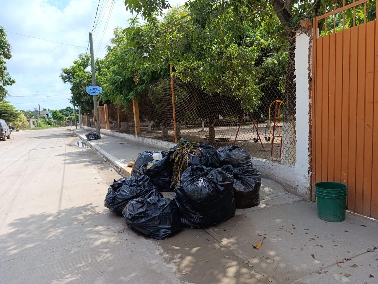 $!Ahora en la Ampliación Juárez, en Escuinapa, siguen sin pasar camiones recolectores de basura