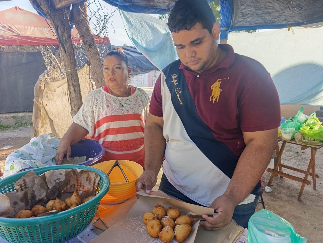 $!Comparte Marcia los ‘olores’ del negocio del atole de pinole y los bollitos en Escuinapa