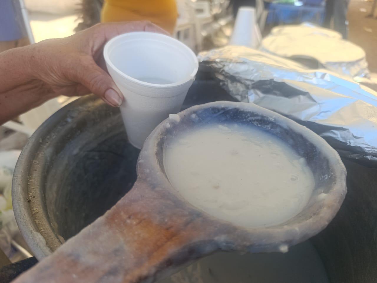 $!Yolanda ofrece ¡atole de papa!