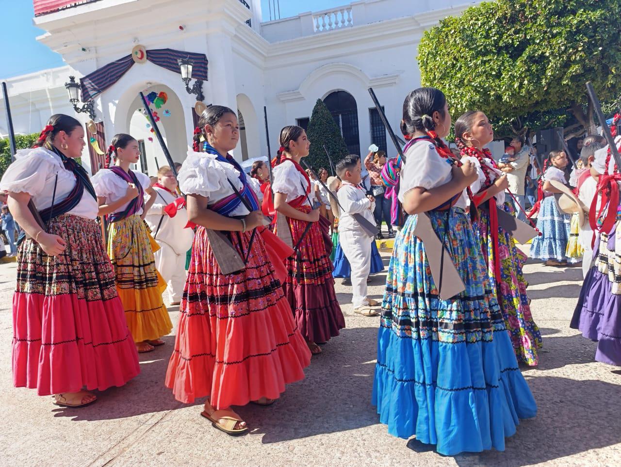 $!Realizan desfile de la Revolución Mexicana en Escuinapa con cuatro horas de duración