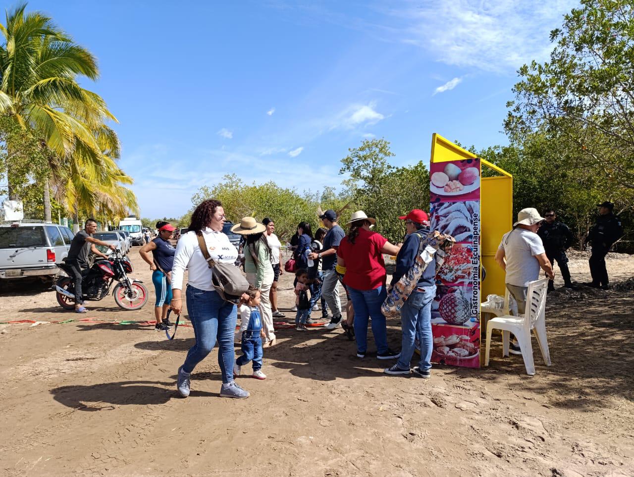 $!Listos en Punta de Granos, Teacapán, para disfrutar el eclipse