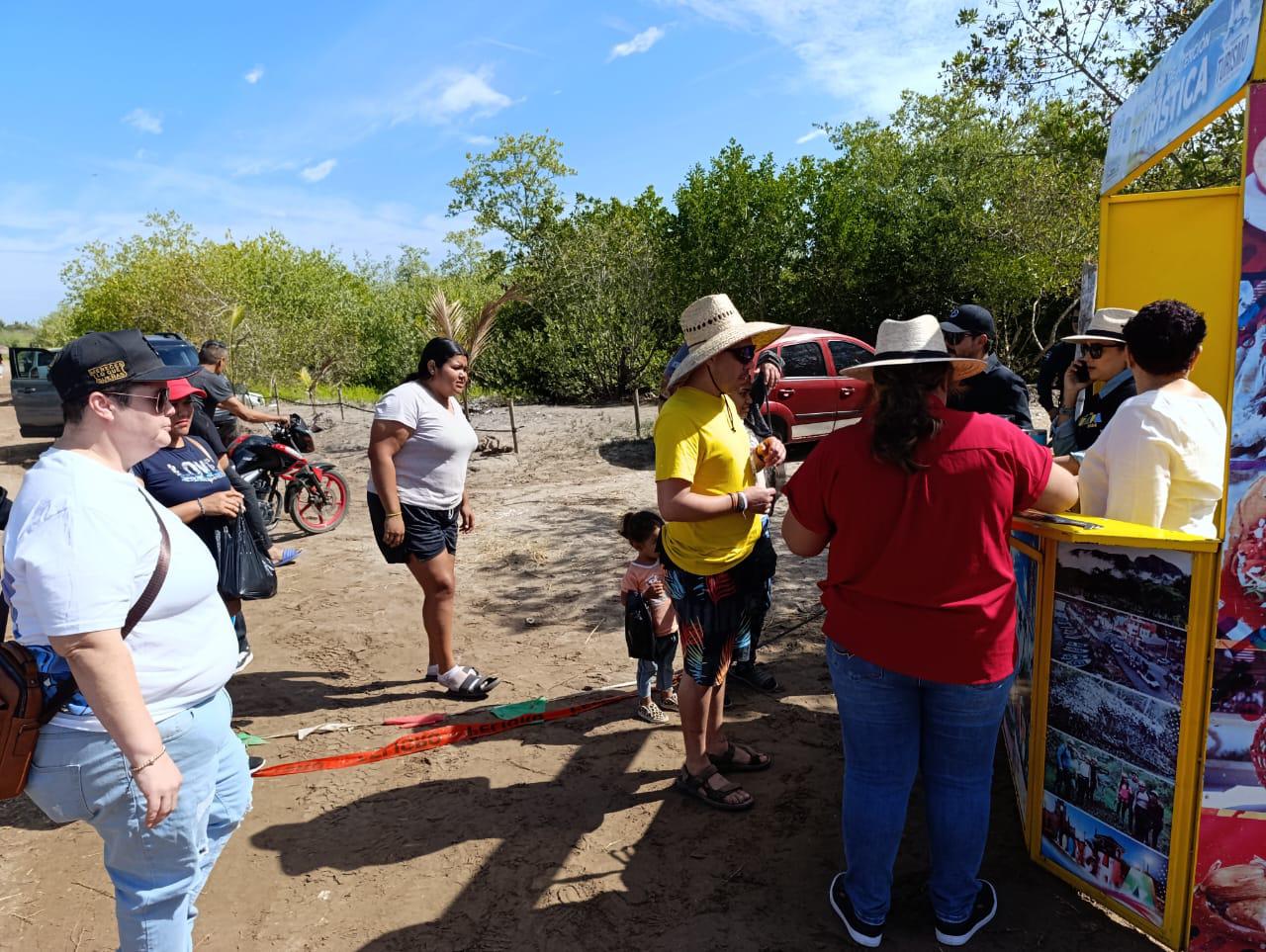 $!Listos en Punta de Granos, Teacapán, para disfrutar el eclipse