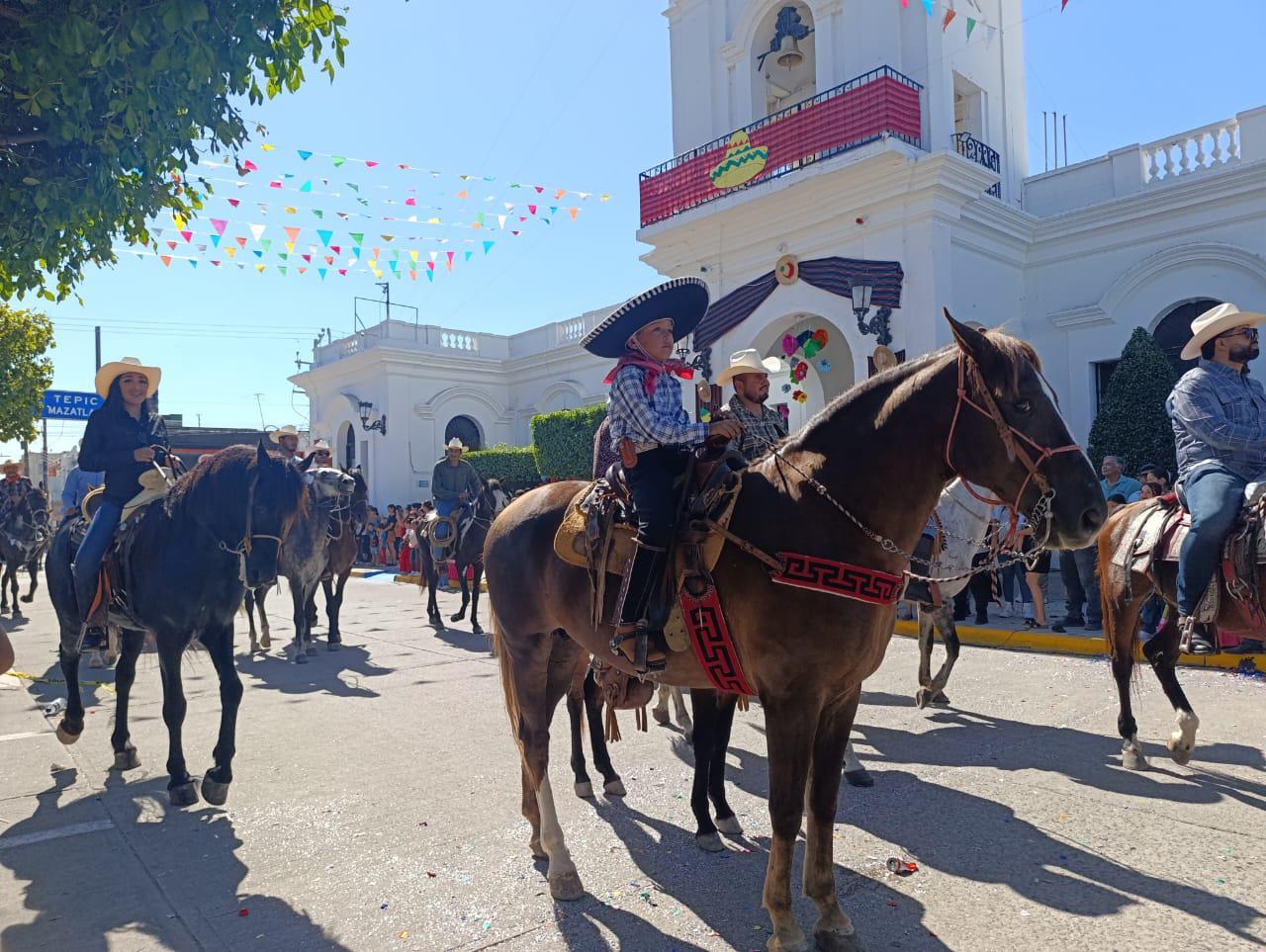 $!Realizan desfile de la Revolución Mexicana en Escuinapa con cuatro horas de duración