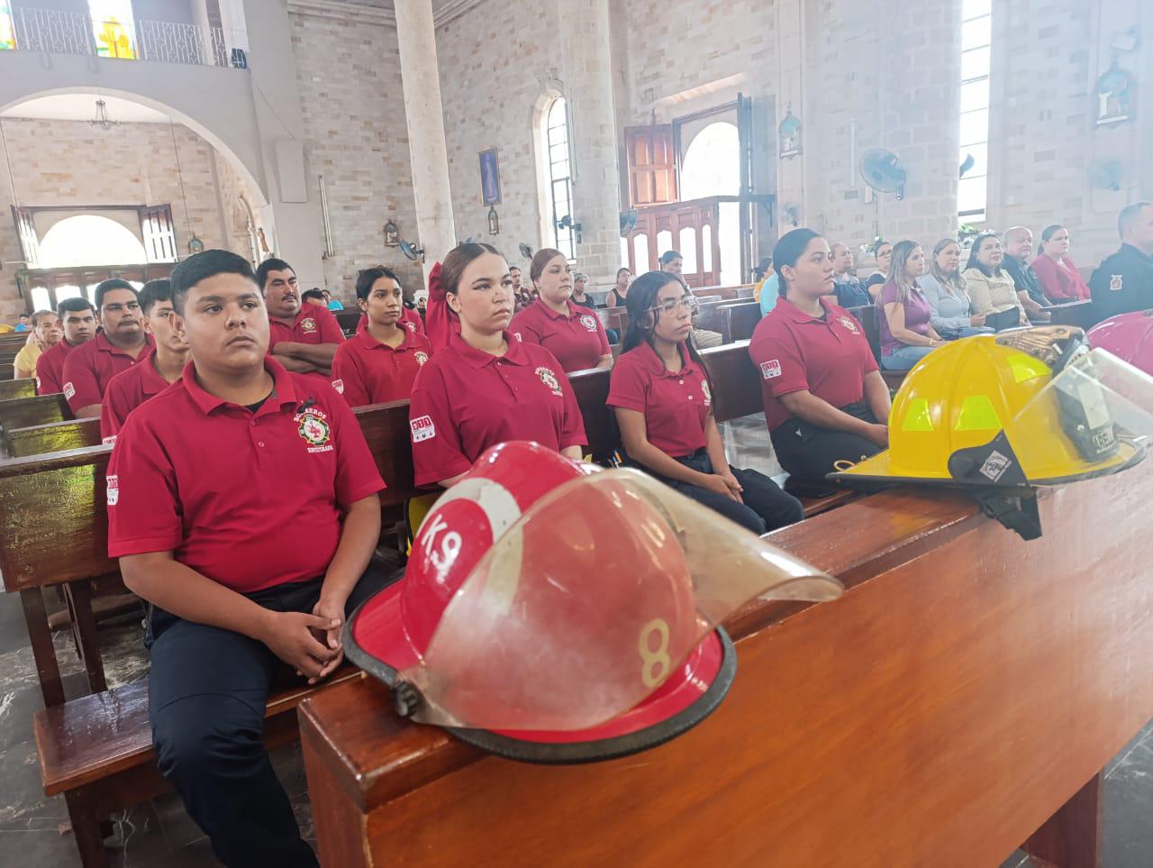 $!Destacan en misa la vocación de servicio de los Bomberos de Escuinapa