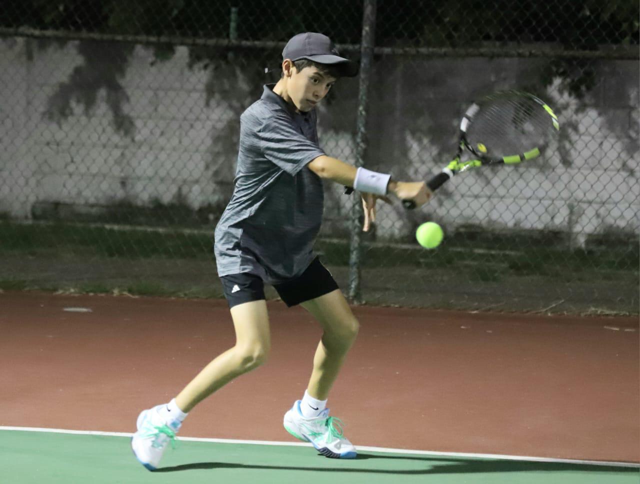 $!Tenistas en Mazatlán empiezan con victoria en Torneo Nuestras Tradiciones