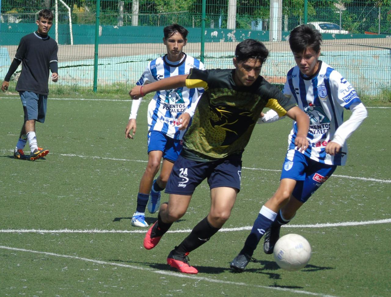 $!Cobaes 35 debuta con triunfo en la Liga de Futbol Estudiantil