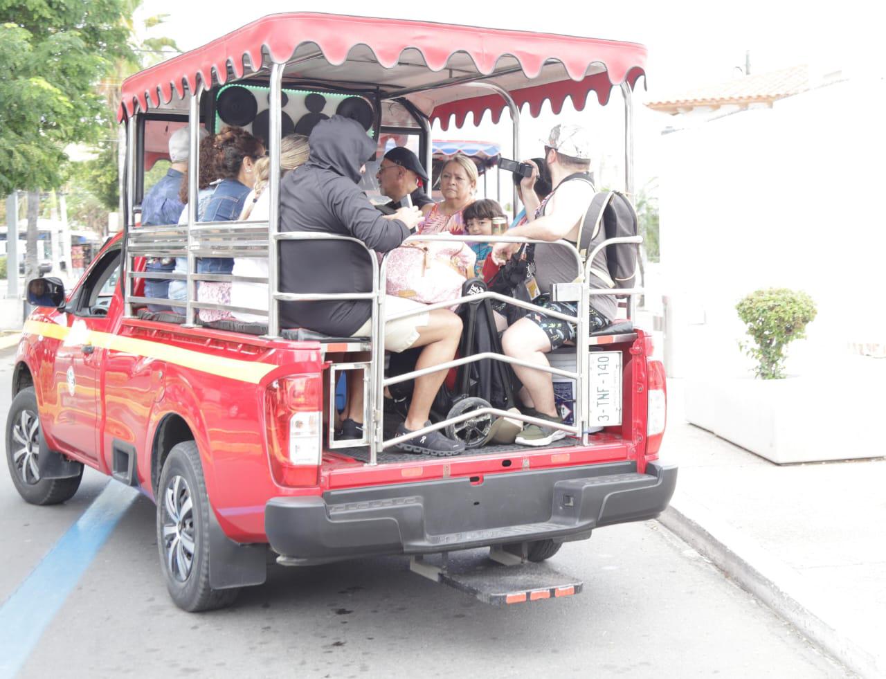 $!Arriban a Mazatlán los cruceros Norwegian Joy y Carnival Panorama con más de 8 mil turistas