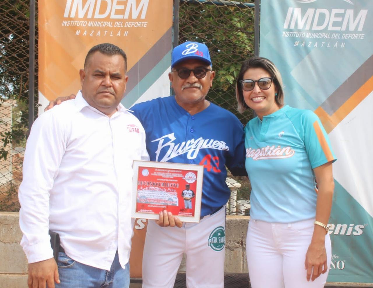 $!Inauguran Liga de Beisbol Máster en honor a Julio Loaiza y Alberto Velázquez