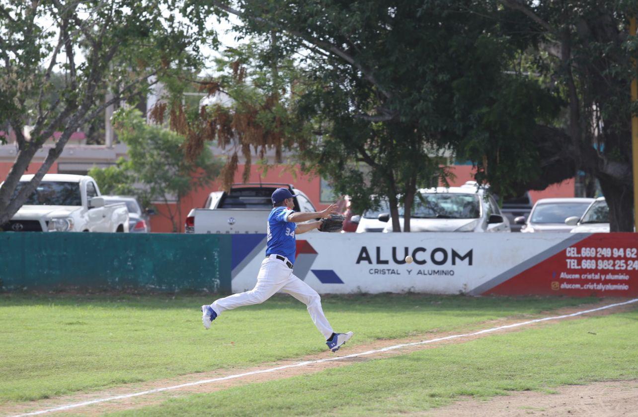 $!Familia Velarde sorprende a Turbiza al comienzo de playoffs Liga de Meseros