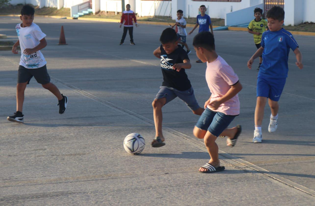 $!Selección Osos de Mazatlán regresa al puerto con el campeonato estatal