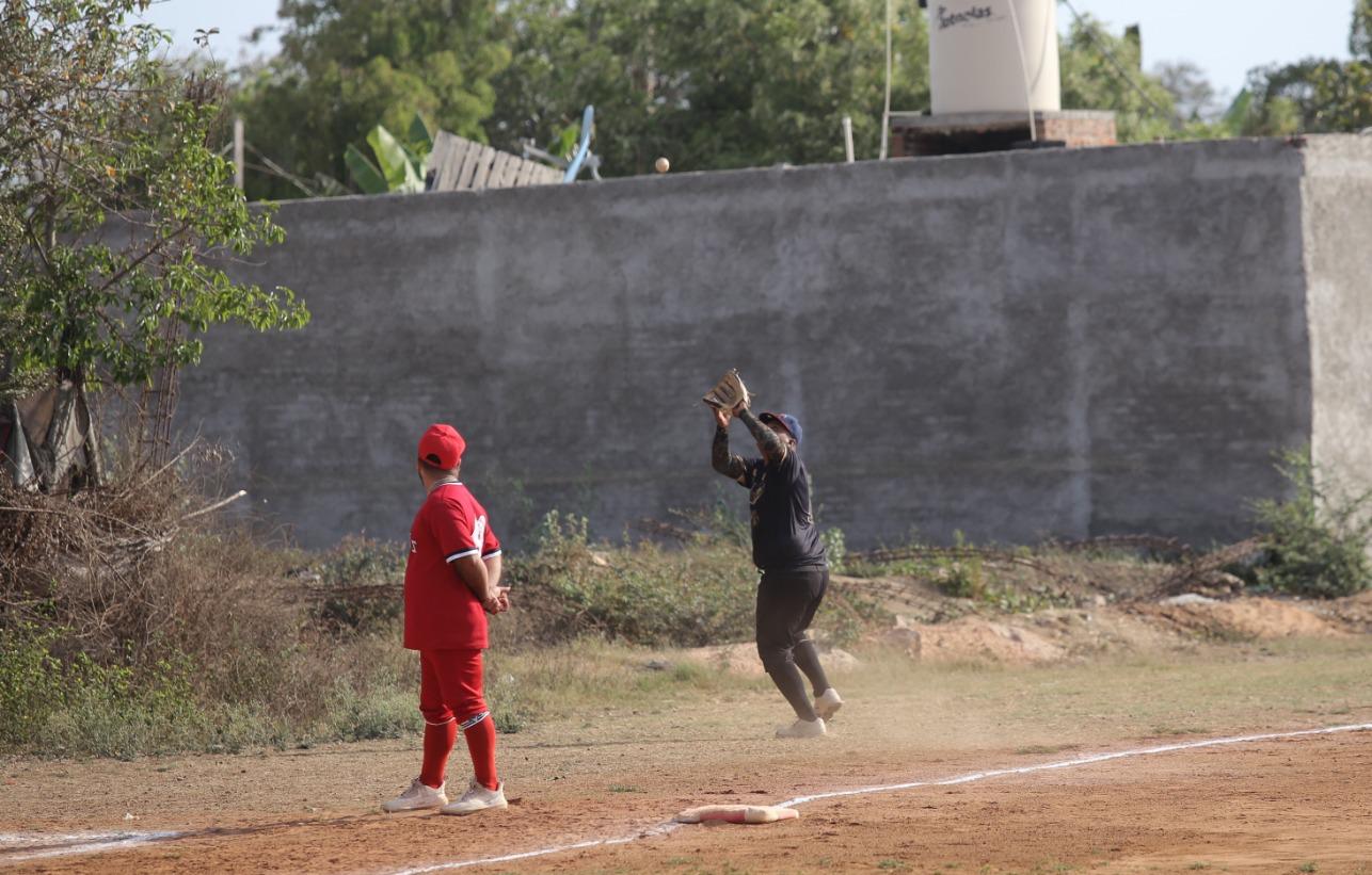 $!Turbiza no suelta la cima en Liga de Beisbol Meseros al Bat