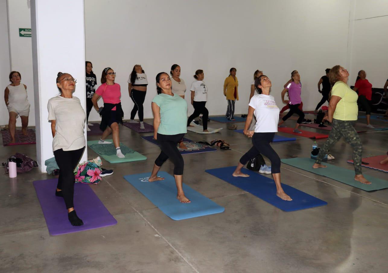 $!Energía positiva llega a Mazatlán con el Día Internacional del Yoga