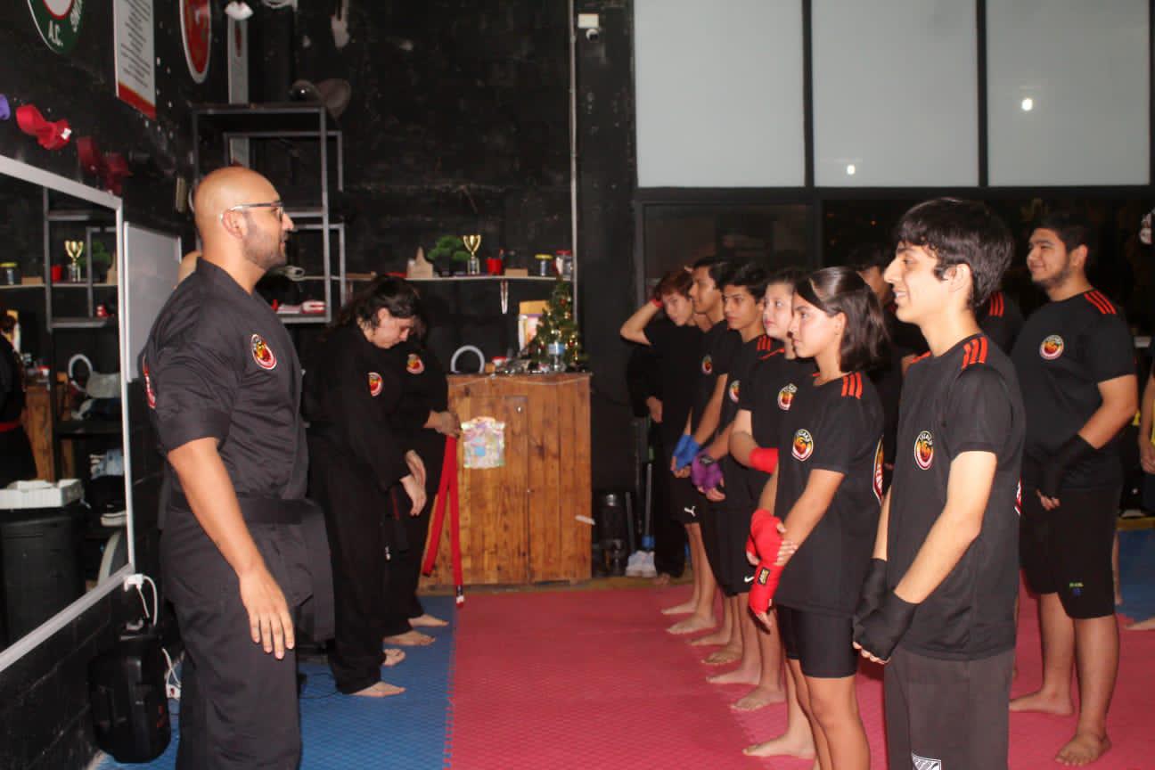 $!Se gradúan alumnos de la Academia de Kickboxing Suzaku