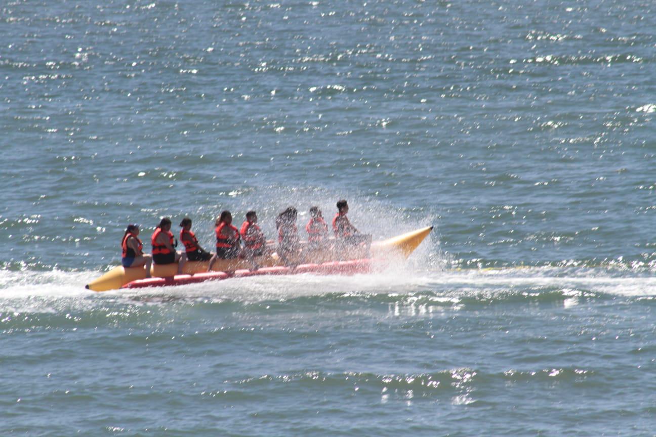 $!Playas de Mazatlán, con gran afluencia de bañistas