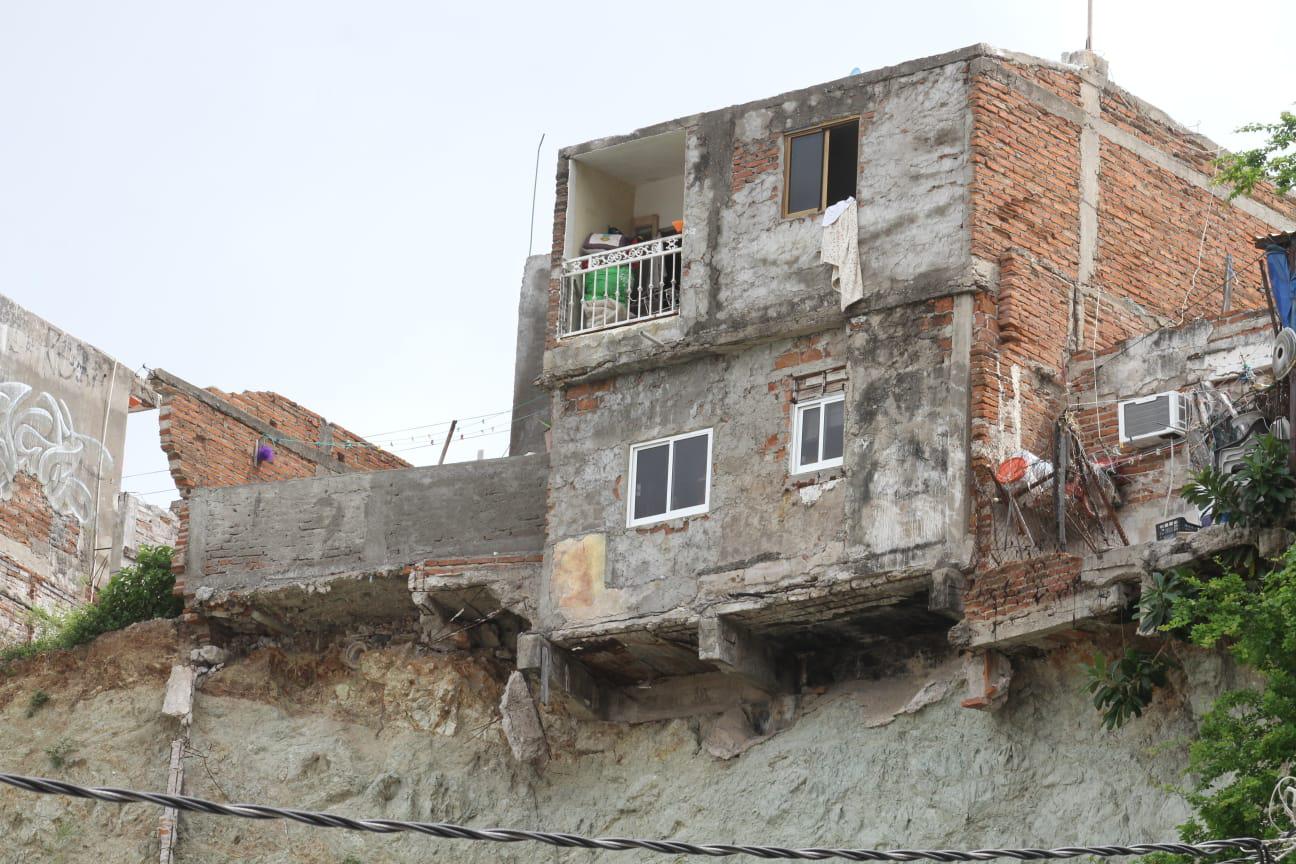 $!Cerros en Mazatlán, vivir con el peligro al lado