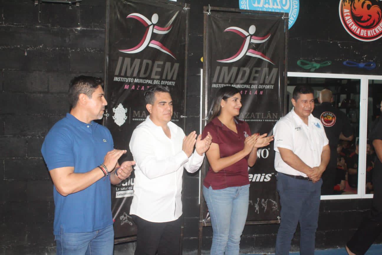 $!Se gradúan alumnos de la Academia de Kickboxing Suzaku