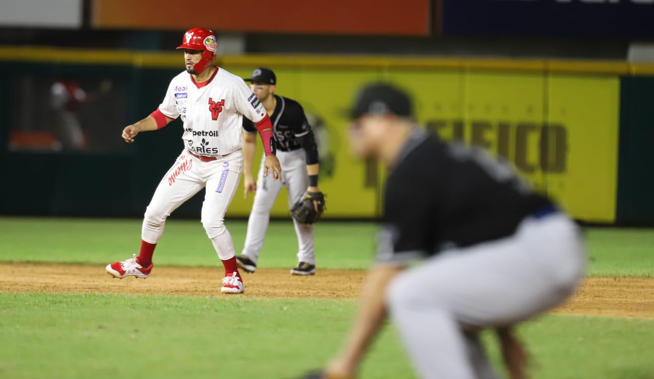 $!Venados de Mazatlán deja tendido a Charros de Jalisco en feria de carreras