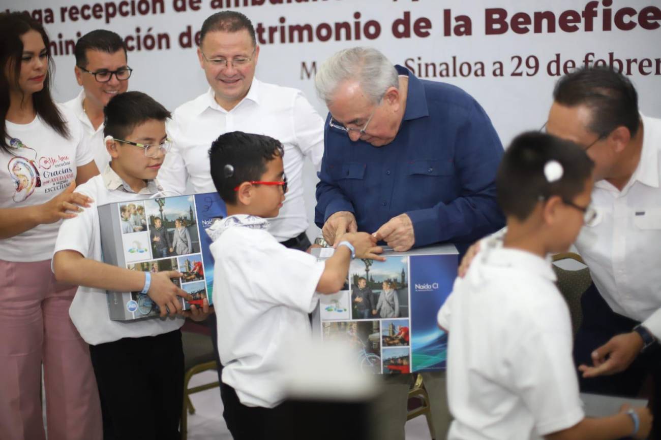 Entrega Beneficencia Pública Nacional 19 Ambulancias Y Equipo A Sinaloa