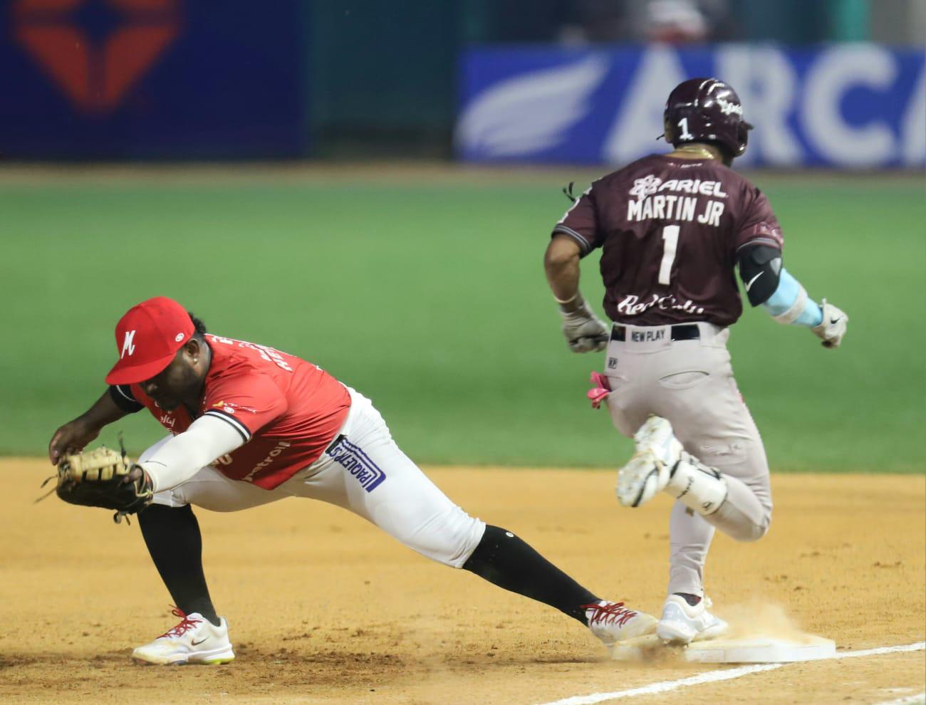 $!Venados le corta la racha ganadora a Tomateros